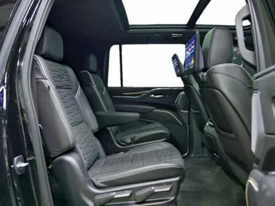 2022 Escalade ESV Sport Platinum - Image 1 of 4